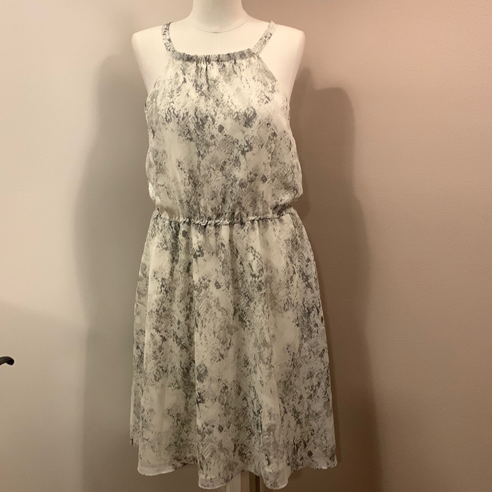 𝅺BANANA Republic Patterned Halter Dress size 10. No belt